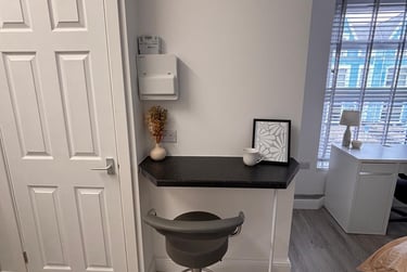 1 bed studio, Bryn Road, Brynmill, Swansea, SA20AR - Image 9