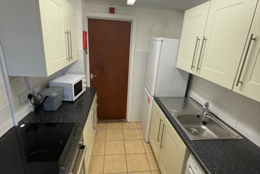 3 bed flat, Bryn Road, Brynmill, Swansea, SA20AP - Image 3