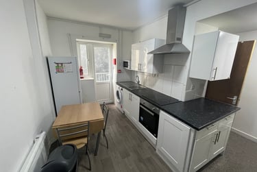 2 bed flat, Bryn Road, Brynmill, Swansea, SA20AR - Image 2