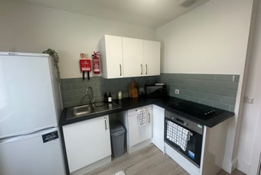 2 bed flat, St Helens Road, Mount Pleasant, Swansea, SA14DQ - Image 2