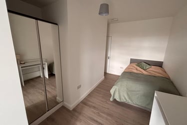 1 bed studio, Bryn Road, Brynmill, Swansea, SA20AR - Image 7