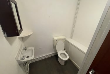 3 bed flat, Bryn Road, Brynmill, Swansea, SA20AP - Image 11