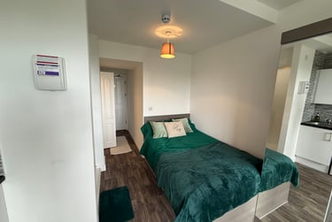 1 bed studio, Bryn Road, Brynmill, Swansea, SA20AR - Image 9