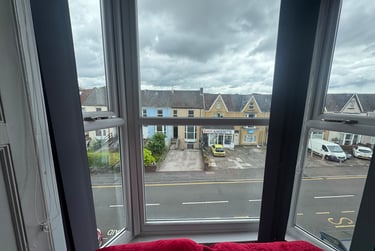 2 bed flat, King Edwards Road, Brynmill, Swansea, SA14LU - Image 11