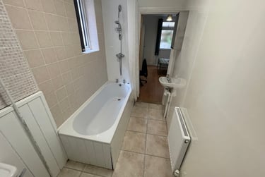 1 bed flat, Bryn Road, Brynmill, Swansea, SA20AT - Image 11