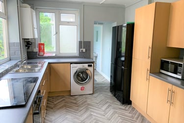 6 bed house, Russell Street, City Centre, Swansea, SA14HR - Image 7