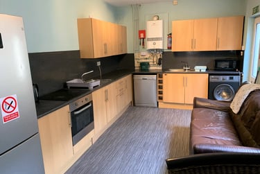 6 bed house, King Edwards Road, Brynmill, Swansea, SA14LU - Image 3