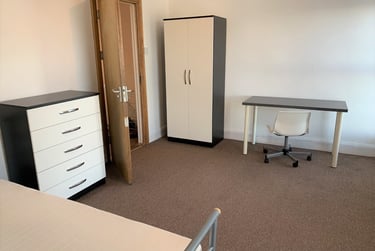 4 bed house, Seaview terrace, City centre, Swansea, SA16FE - Image 1