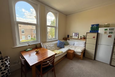 2 bed flat, Heslington Road, Fishergate, York, YO105AU - Image 1