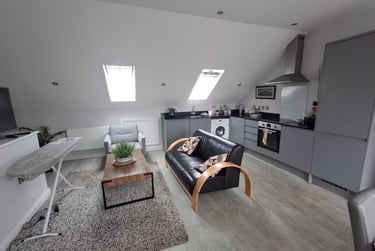 2 bed flat, Fulford Road, Grange Garth, York, YO104BD - Image 1