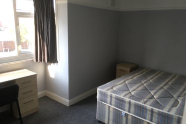 2 bed flat, High Street, Near university, Portsmouth, PO12HS - Image 6