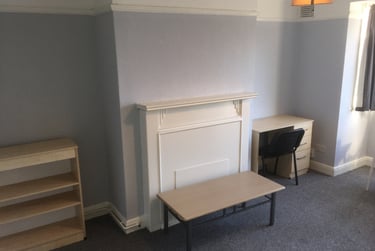 2 bed flat, High Street, Near university, Portsmouth, PO12HS - Image 4