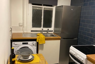 2 bed flat, Sydenham Villas Road, City Centre, Cheltenham, GL526DZ - Image 2