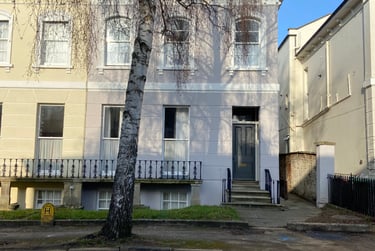 2 bed flat, Sydenham Villas Road, City Centre, Cheltenham, GL526DZ - Image 1