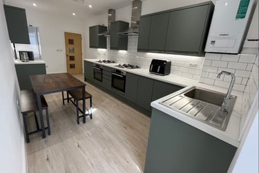 6 bed house, Smithdown Road, Sefton Park, Liverpool, L155AH - Image 1