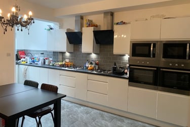 8 bed house, Penny Lane, Mossley Hill, Liverpool, L181DQ - Image 1