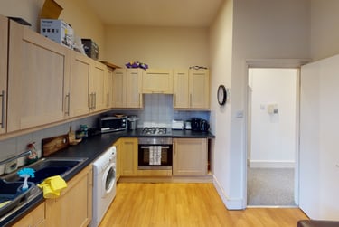 3 bed flat, Mount Nod Road, Tulse Hill, London, SW162LL - Image 1