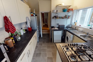 6 bed house, Talfourd Road, Peckham, London, SE155NY - Image 1