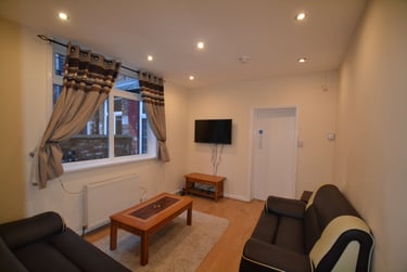 5 bed house, Dickenson Road, Longsight, Manchester, M130NR - Image 1