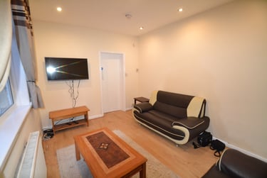 5 bed house, Dickenson Road, Longsight, Manchester, M130NR - Image 2