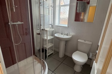 5 bed house, Thornton Road, Shelton, Stoke, ST42BD - Image 2