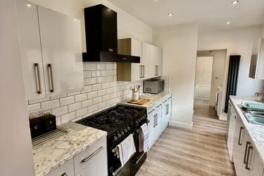 5 bed house, Spencer Road, Shelton, Stoke, ST42BE - Image 2