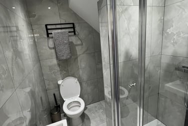 6 bed house, Thornton Road, Shelton, Stoke, ST42BD - Image 5