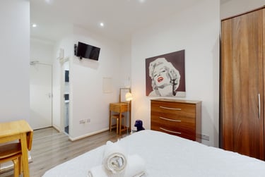 1 bed studio, Blenheim Gardens, Brondesbury Park, London, NW24NS - Image 3