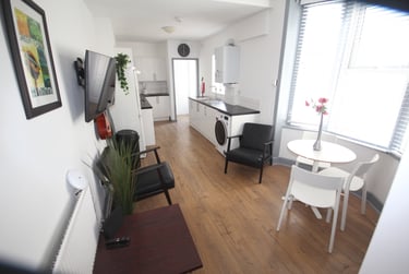 5 bed house, Jessie Road, Southsea, Portsmouth, PO40EW - Image 1