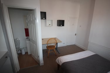 5 bed house, Telephone Road (popular student road), Near university, Portsmouth, PO40AZ - Image 5