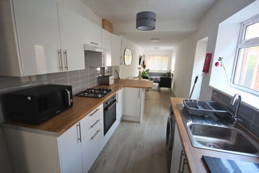4 bed house, Fawcett Road (Popular Student Road), University of portsmouth, Portsmouth, PO40DH - Image 3