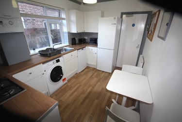 5 bed house, Harold Road (All DOUBLE BEDROOMS), Southsea, Portsmouth, PO40LR - Image 3