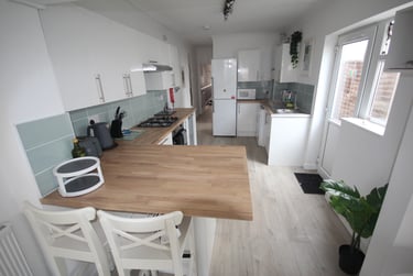 5 bed house, Harold Road (All DOUBLE BEDROOMS), Near university, Portsmouth, PO40LS - Image 1