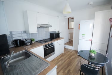 4 bed house, Lawson Road (ALL DOUBLE BEDROOMS), Southsea, Portsmouth, PO51SE - Image 3