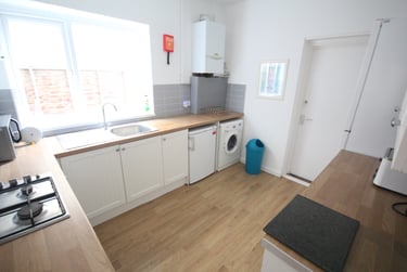 5 bed house, Telephone Road (popular student road), Near university, Portsmouth, PO40AZ - Image 4