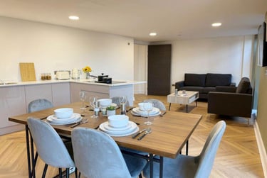 1 bed flat, Oldham Street, City Centre, Liverpool, L12SU - Image 1