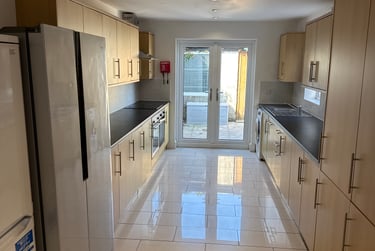 6 bed house, Mackintosh Place, Cathays, Cardiff, CF244RP - Image 1