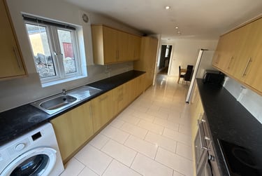 6 bed house, Mackintosh Place, Cathays, Cardiff, CF244RP - Image 2