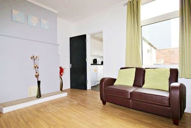 4 bed house, Waterloo Street, West End, Lincoln, LN67AQ - Image 1