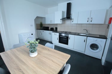 5 bed house, Dixon Street, St Catherines, Lincoln, LN58AG - Image 1