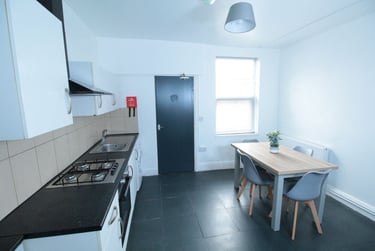 5 bed house, Dixon Street, St Catherines, Lincoln, LN58AG - Image 3