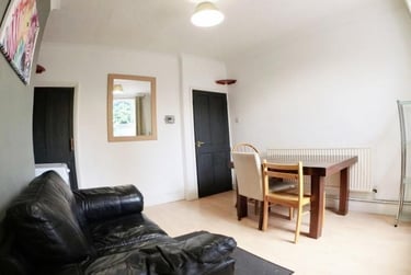 4 bed house, Thesiger Street, City Centre, Lincoln, LN57UU - Image 2