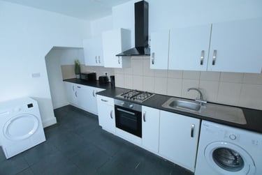 5 bed house, Dixon Street, St Catherines, Lincoln, LN58AG - Image 2