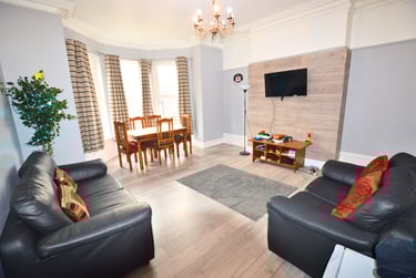 5 bed flat, Kensington Terrace, Hyde Park, Leeds, LS61BE - Image 1