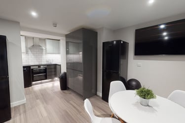 6 bed flat, St. Mary Street, City Centre, Cardiff, CF101DX - Image 1