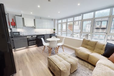 6 bed flat, St. Mary Street, City Centre, Cardiff, CF101DX - Image 1