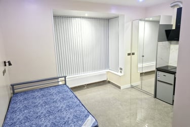 1 bed studio, Constance Road, Balsall Heath, Birmingham, B57RB - Image 1