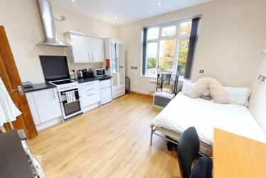 1 bed studio, Raglan Road, Edgbaston, Birmingham, B57RA - Image 1