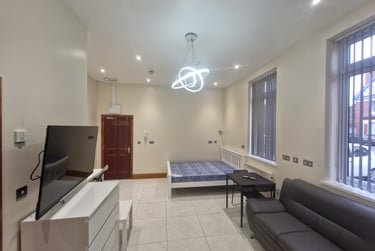 1 bed studio, Raglan Road, Edgbaston, Birmingham, B57RA - Image 3