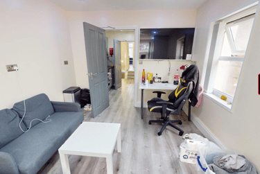 1 bed studio, Constance Road, Balsall Heath, Birmingham, B57RB - Image 2